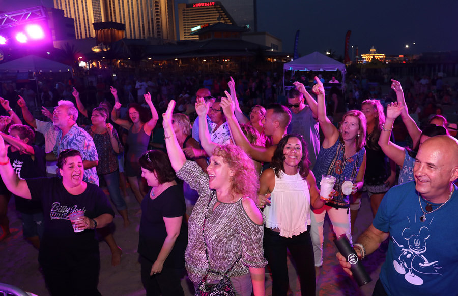 bands in the sand beach concert