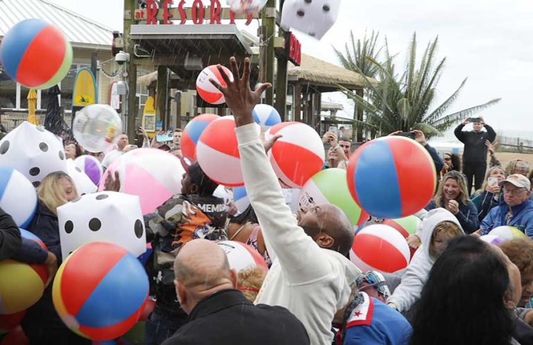 2022 beach ball drop resorts casino