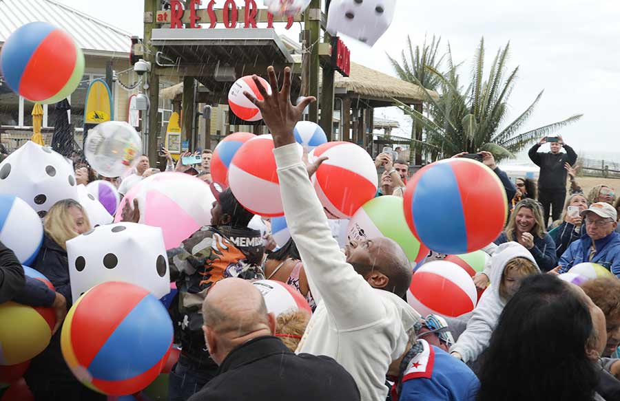 2022 beach ball drop resorts casino